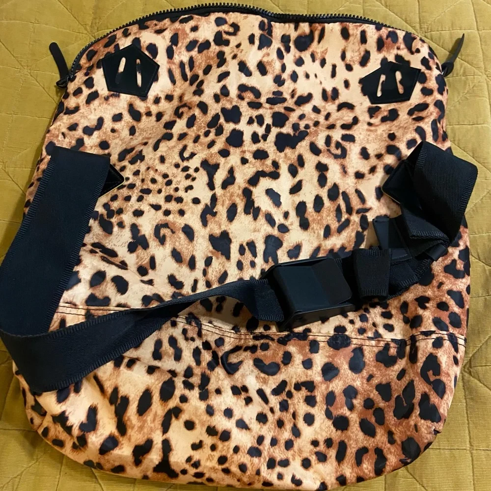 NWOT🔥Cheetah Lightweight Large Backpack